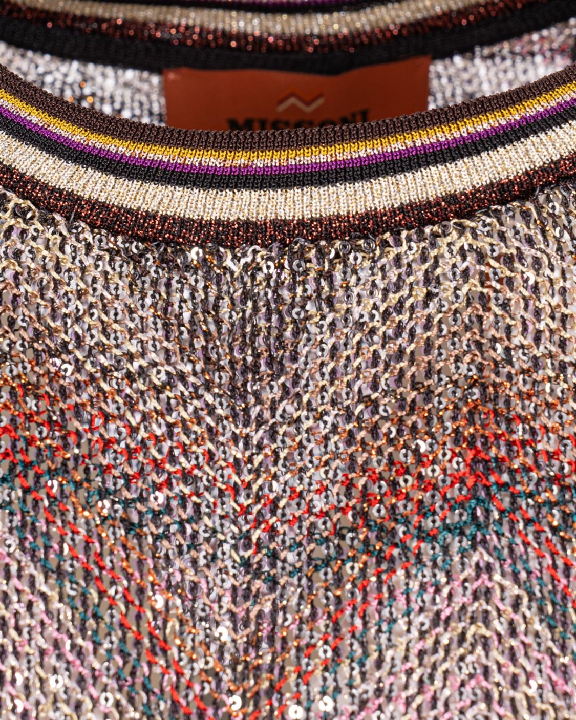 shop MISSONI  T-shirt: Missoni t-shirt manica corta zig zag e paillettes.
T-shirt manica corta.
Lavorazione a telaio Caperdoni.
Motivo zig zag.
Misto viscosa.
Filamenti lamé e paillettes.
Composizione: 48%Viscosa, 46%Poliammide, 6%Fibra Metallizzata.
Made in Italy.. WL04BC005G-S01HU number 6777435